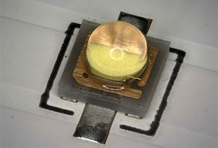 Pozorování LED pomocí digitálního mikroskopu