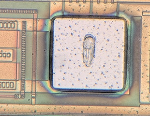 Pozorování a měření substrátových disků a návrhů integrovaných obvodů pomocí mikroskopů